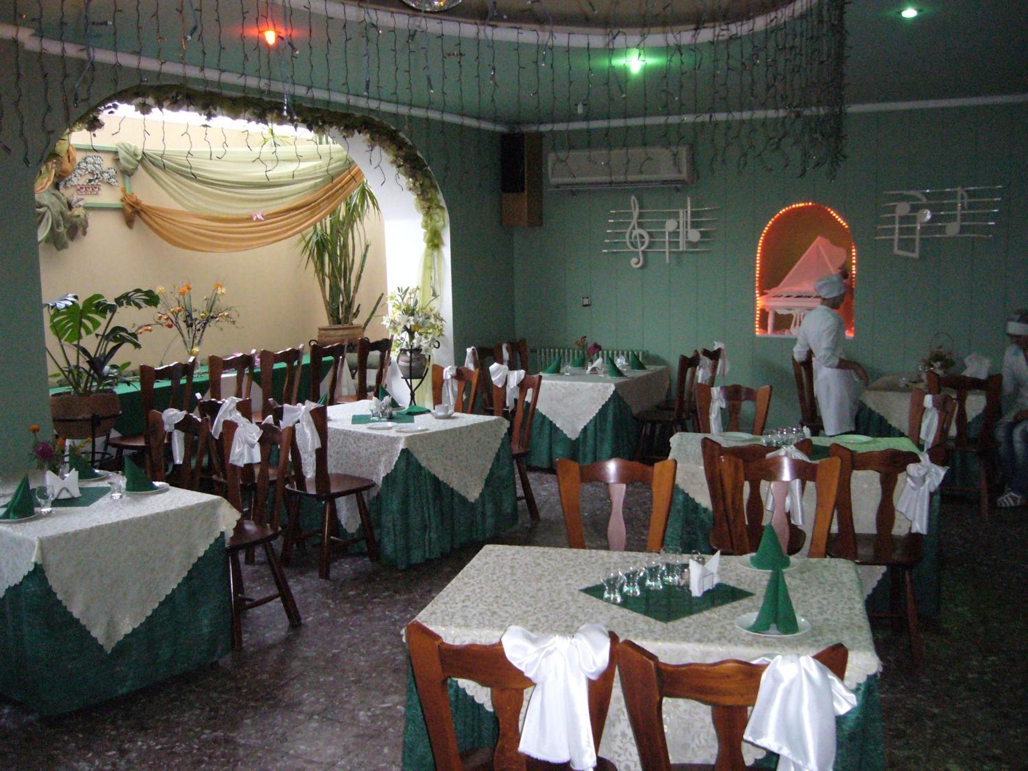 Hotel Profspilkovyi Lutsk Luaran gambar